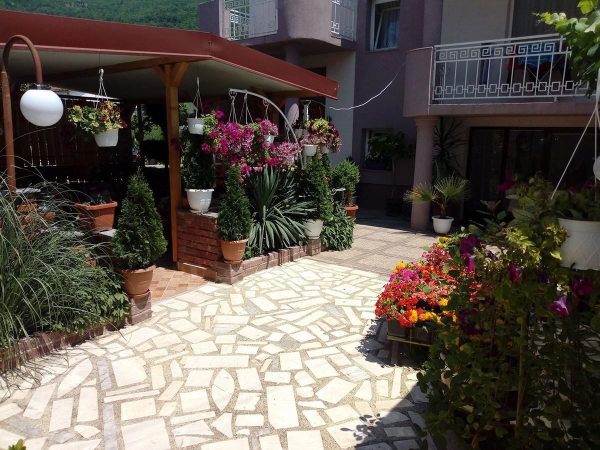 Lile Pestani Accommodation Екстериор снимка